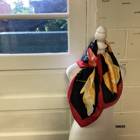 NICOLE DE BEAUYON . PARIS SILK SCARF. MUST SEE LARGER ONE - Picture 7 of 8